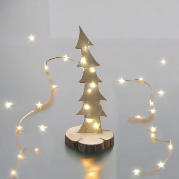 Porta l'atmosfera magica delle festività in qualsiasi angolo della tua casa, con un albero di Natale artigianale in legno realizzato con cura e passione da Alberti Legnami, un laboratorio locale di artigianato.