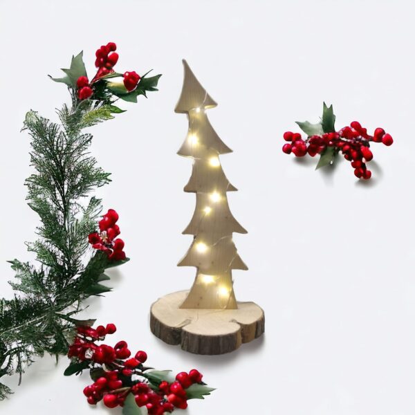 Porta l'atmosfera magica delle festività in qualsiasi angolo della tua casa, con un albero di Natale artigianale in legno realizzato con cura e passione da Alberti Legnami, un laboratorio locale di artigianato.